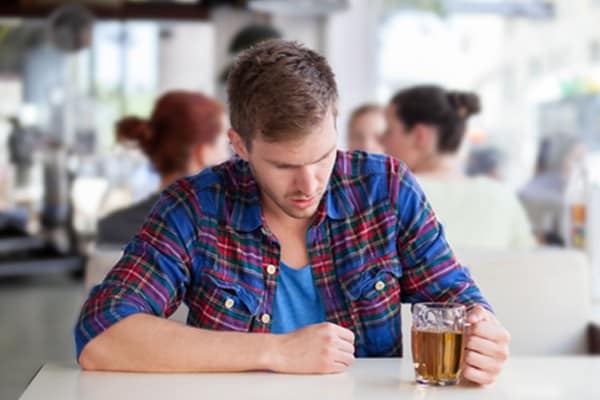 Man drinking alcohol wonders how to quit drinking