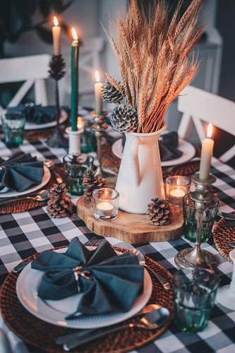 image of a thanksgiving holiday table spread to conceptualize the idea of listening at thanksgiving